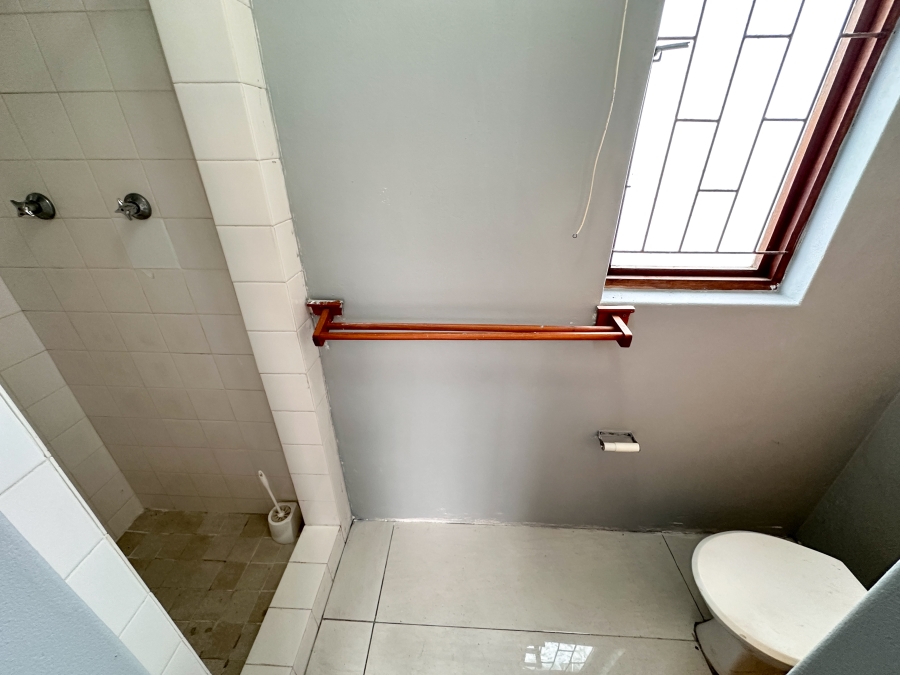 4 Bedroom Property for Sale in Bloubergrant Western Cape